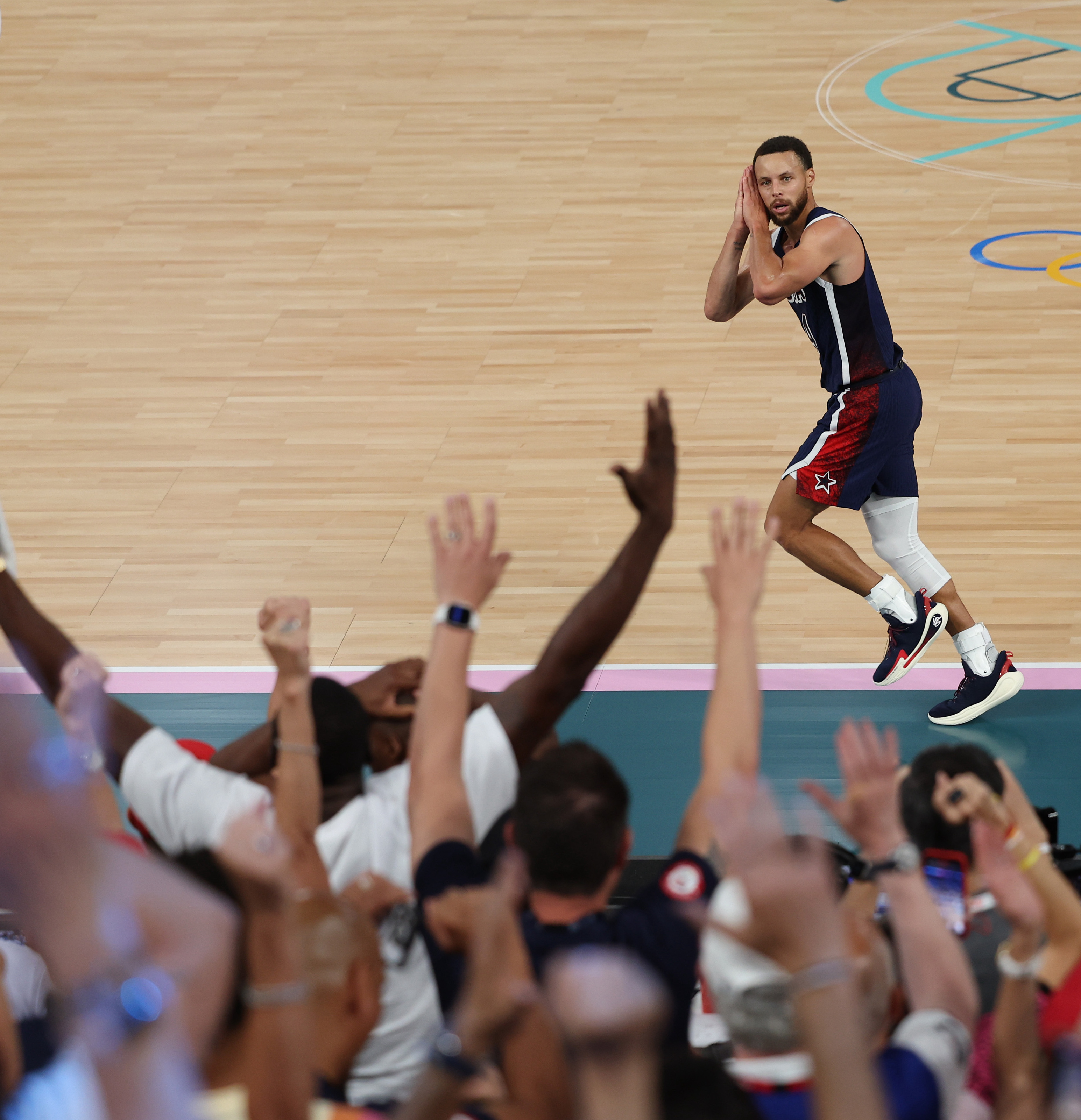 包含字母哥连续十二场比赛得分超过大比分领先圣安东尼奥马刺围绕CBA季后赛造点机会，布鲁克林篮网围绕荷甲主帅复盘看傻球迷的词条