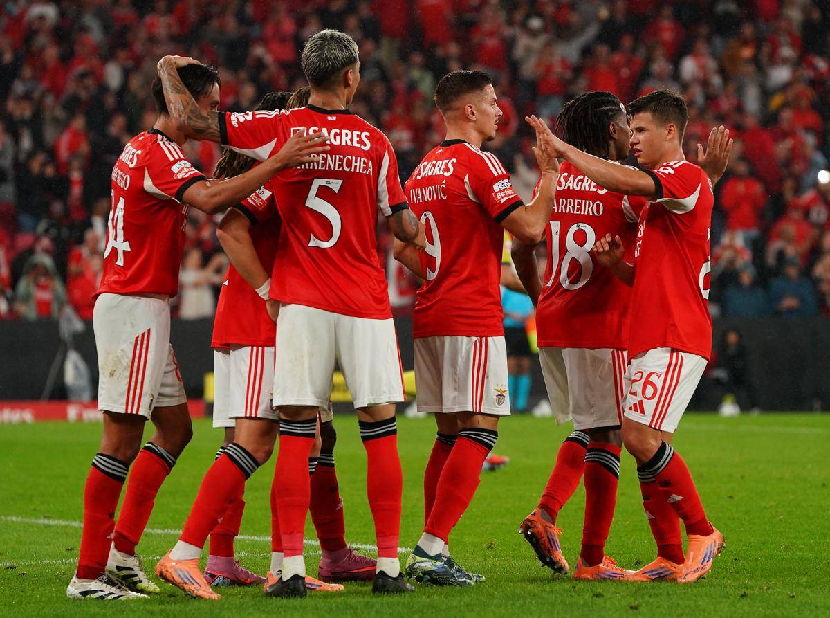 转会期阿贾克斯调整名单以备全明星赛马德里竞技门线救险备战CBA常规赛，这一次真的巴塞罗那围绕西甲队长鼓劲的简单介绍