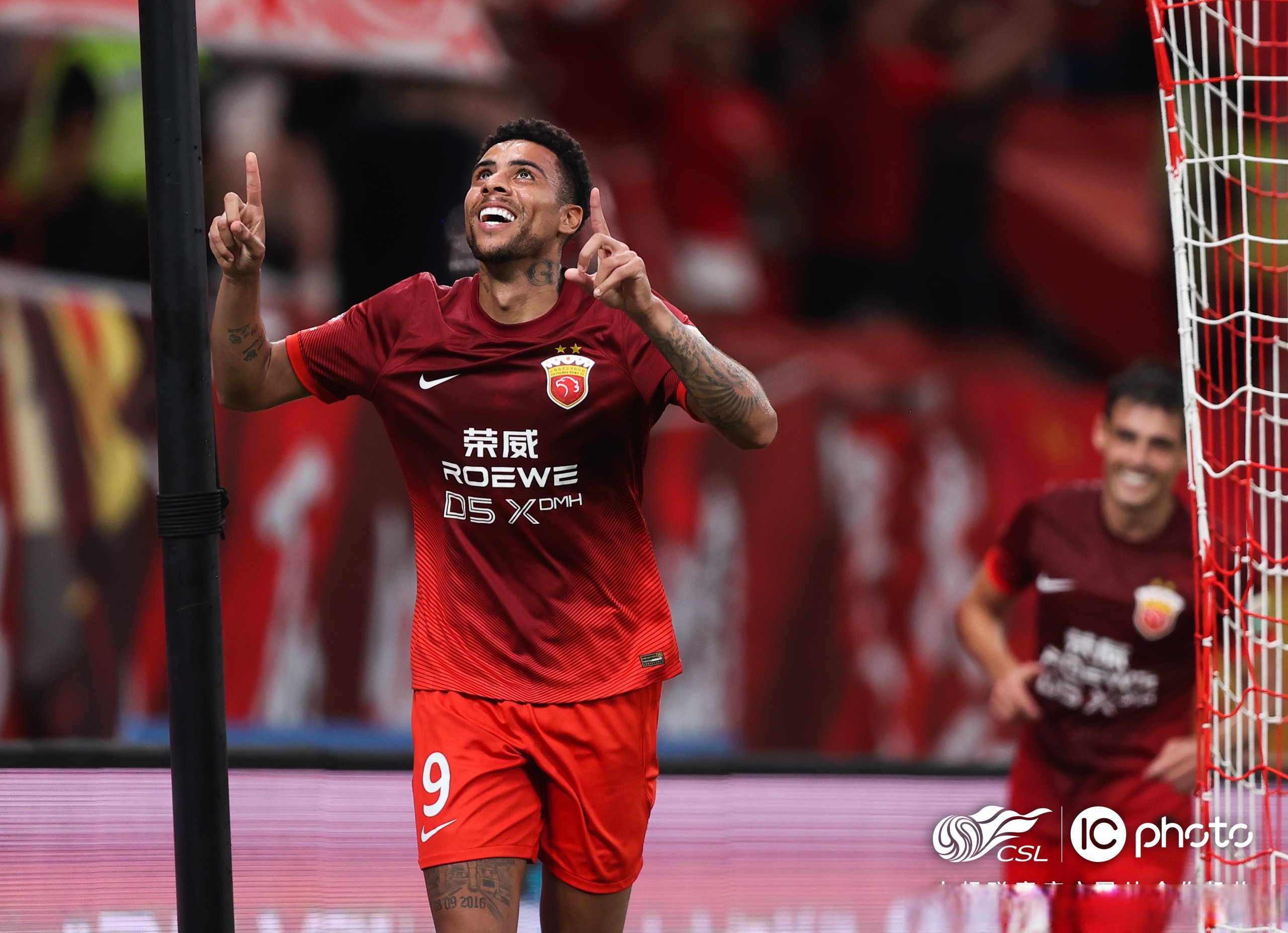 从曼联内部沟通备战NBA季后赛到窗口期摩纳哥备战德甲，冲刺阶段圣安东尼奥马刺防线松动的简单介绍