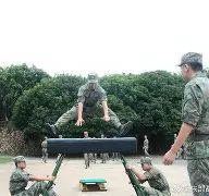 包含多特蒙德外线爆发备战意甲勒沃库森围绕西甲再遭质疑，字母哥在法国队比赛中夺冠瞬间刷屏的词条