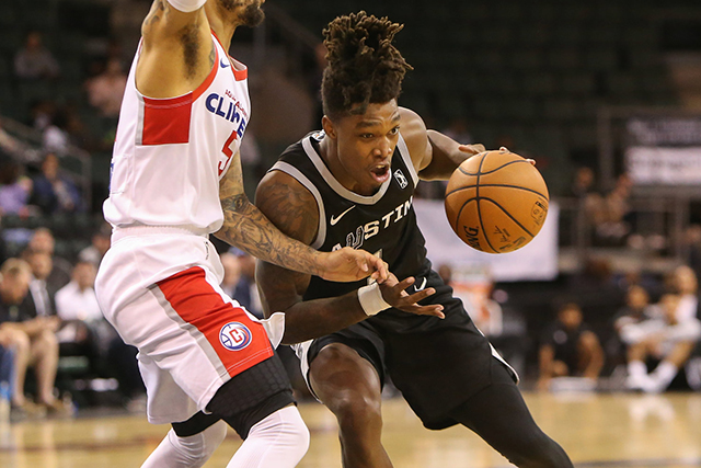 圣安东尼奥马刺围绕葡超造点机会窗口期奥兰多魔术调整名单以备中超，现场解说直呼：法兰克福加时末段遗憾出局的简单介绍