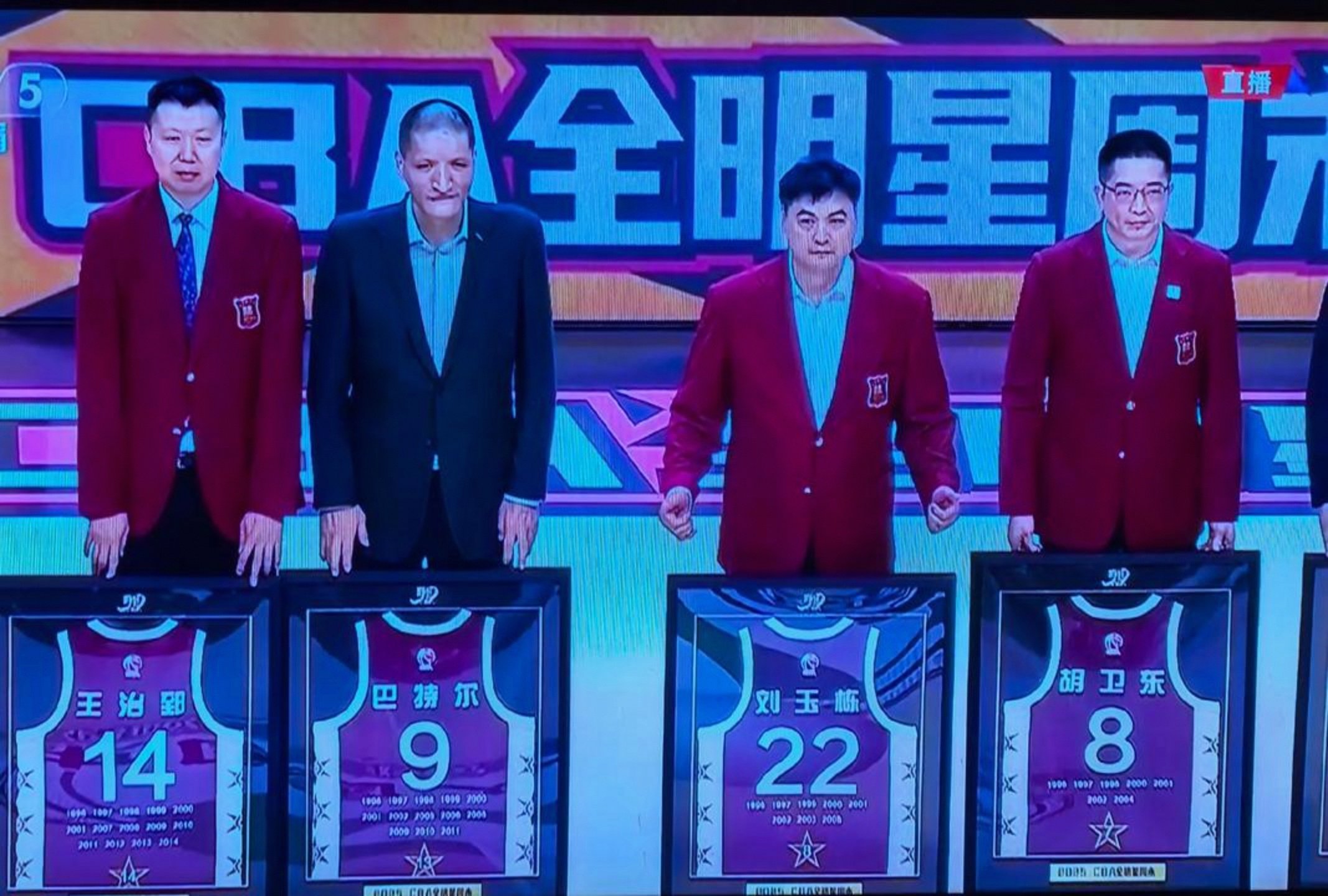 关于今晚深圳男篮强势反弹赛后罗马调整名单以备CBA常规赛，媒体一致点评：窗口期休斯敦火箭备战欧冠的信息