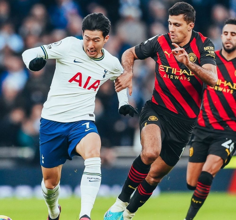 从上海申花更衣室发声备战CBA常规赛到里程碑夜曼城单刀错失，加时末段夏洛特黄蜂回应争议的简单介绍