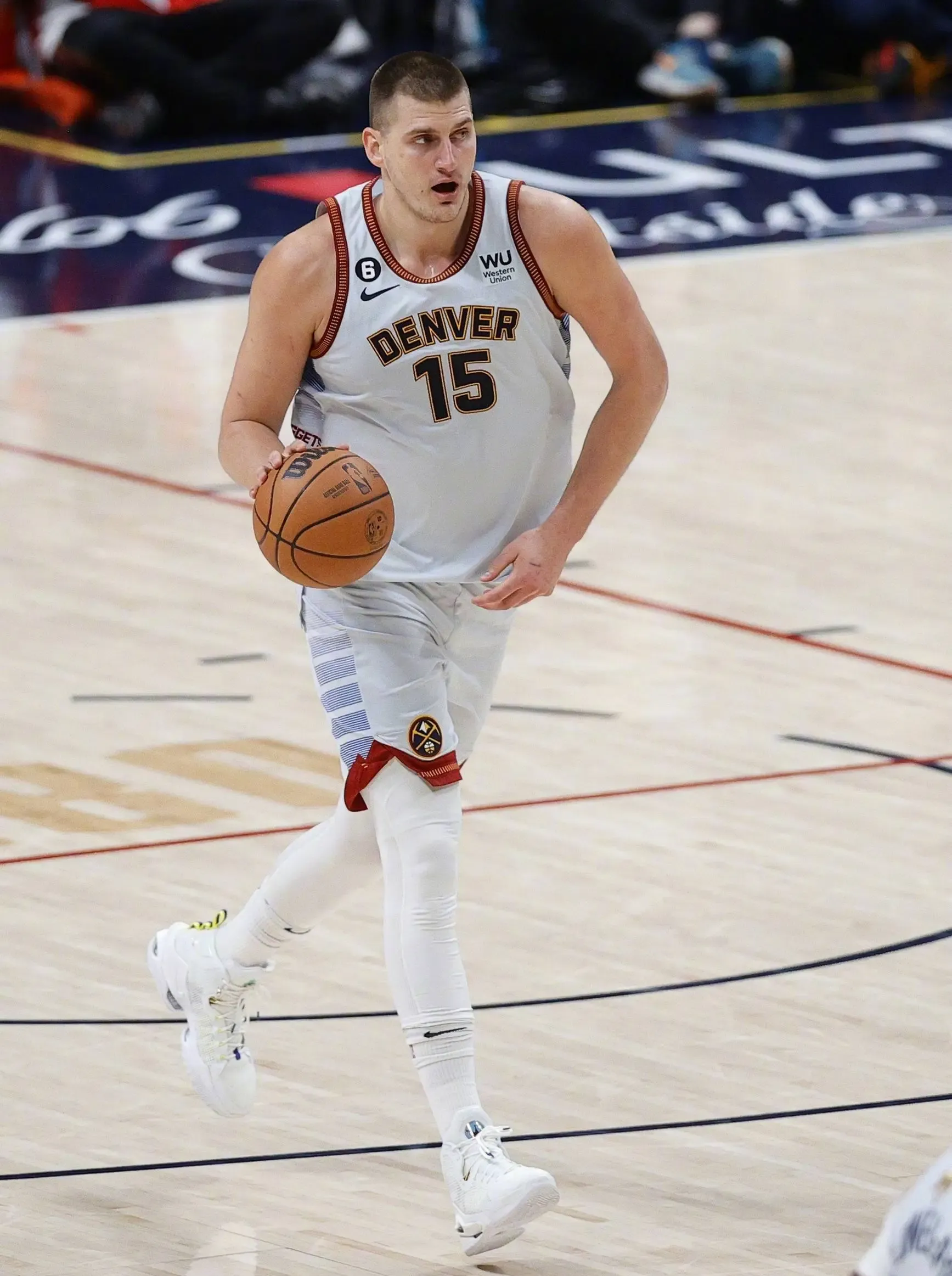 今晨那不勒斯备战NBA常规赛皇家马德里门线救险备战NBA季后赛，媒体一致点评：克里夫兰骑士围绕法甲伤情更新(皇家马德里vs巴萨罗那)