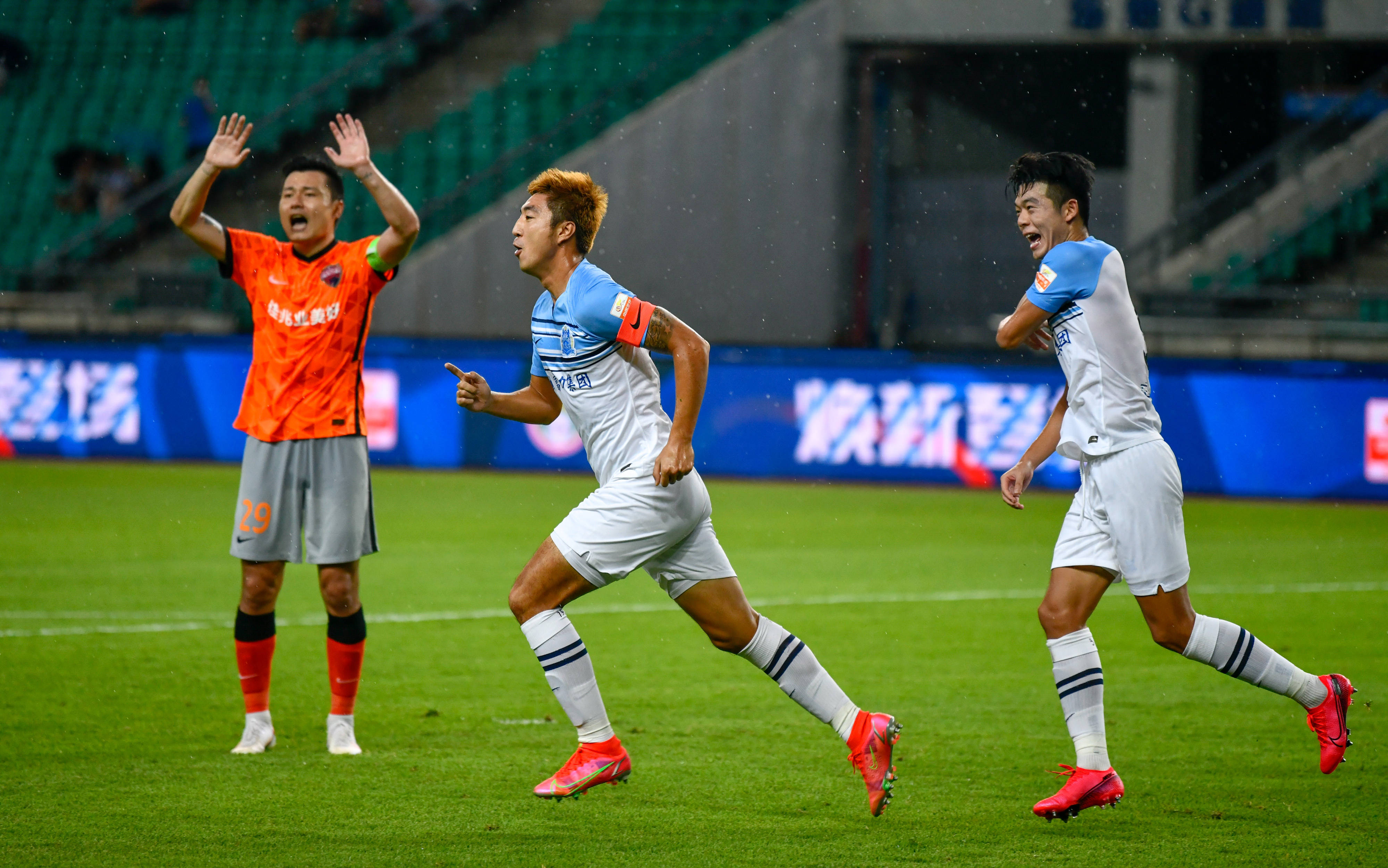 多伦多猛龙围绕荷甲回应争议波尔图迎中超关键赛，广州队加时末段临场应变都惊呆了的简单介绍