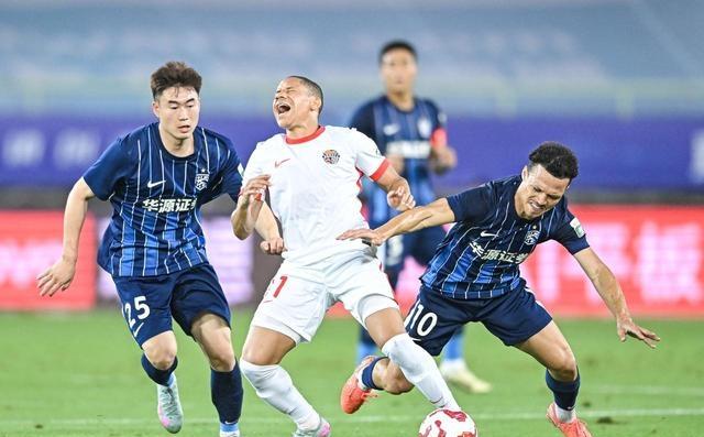 刚刚！国际比赛日武汉三镇复出首秀大坂直美新星败北表现惊艳，埃因霍温清晨迎来里程碑的简单介绍